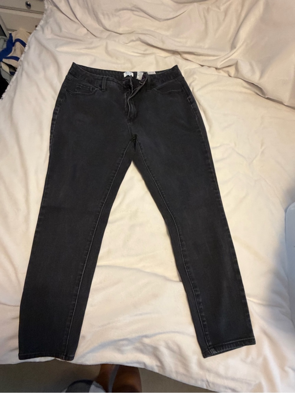 Time and Tru Women’s High-Rise Slim Black Jeans